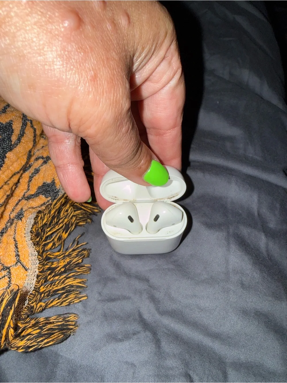 Apple air pods 2 with charging case